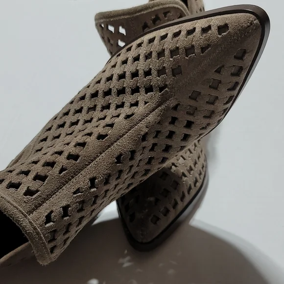 VINCE CAMUTO Brown Suede Ankle Boots Womens High Heel Booties Size 8M - Picture 15 of 16